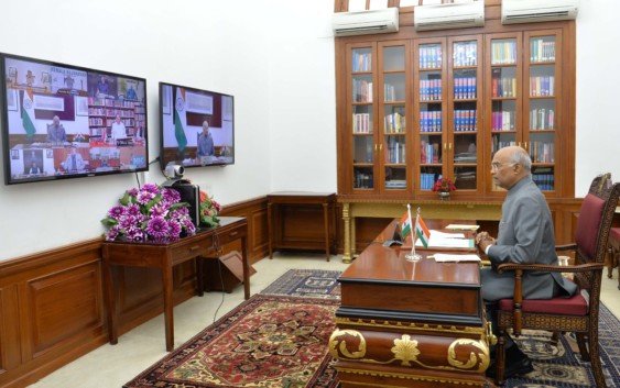 राष्ट्रपति और उपराष्ट्रपति ने कोविड-19 राज्यपालों और उपराज्यपालों से बात की