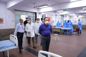 डॉ. हर्षवर्धन ने आज डॉ.राममनोहर लोहिया और सफदरजंग अस्पतालों का दौरा किया