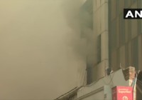 दिल्ली के पीरागढ़ी में फैक्ट्री में लगी आग, ब्लास्ट के बाद बिल्डिंग हुई धराशाही, कई लोग अभी भी फंसे हुए