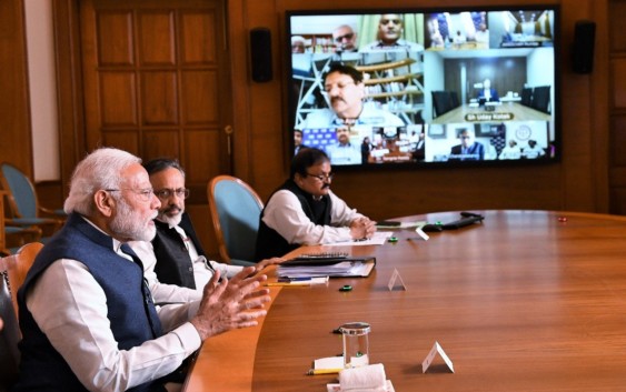 प्रधानमंत्री ने उद्योगपतियों से बात की