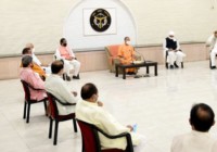 मुख्यमंत्री योगी आदित्यनाथ ने कोरोना को लेकर कैबिनेट मंत्रियों के साथ बैठक की