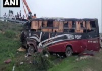 कन्नौज में लखनऊ-आगरा एक्सप्रेसवे पर सड़क हादसे में 5 लोगों की मौत 18 लोग घायल