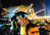 केरल के कोझिकोड एयरपोर्ट पर एयर इंडिया का विमान फिसल कर हुआ दुर्घटनाग्रस्त दोनों पायलट की हुई मौत