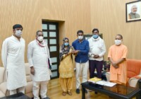मुख्यमंत्री योगी आदित्यनाथ ने स्वर्गीय सुदीक्षा भाटी के परिवार से मुलाकात की