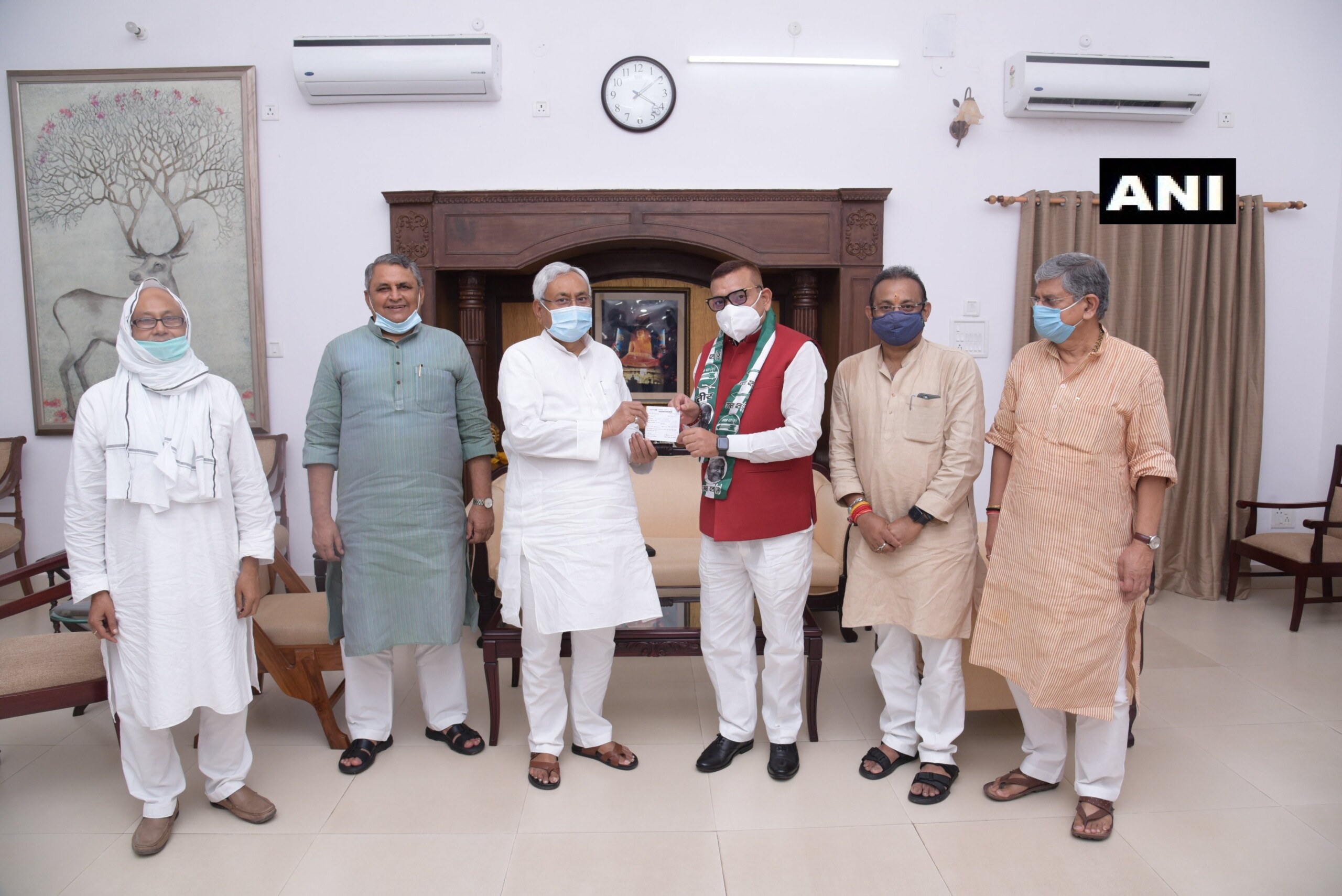 सुशांत सिंह राजपूत मामले से चर्चा में आये बिहार के पूर्व डीजीपी गुप्तेश्वर पांडे JDU में हुए शामिल