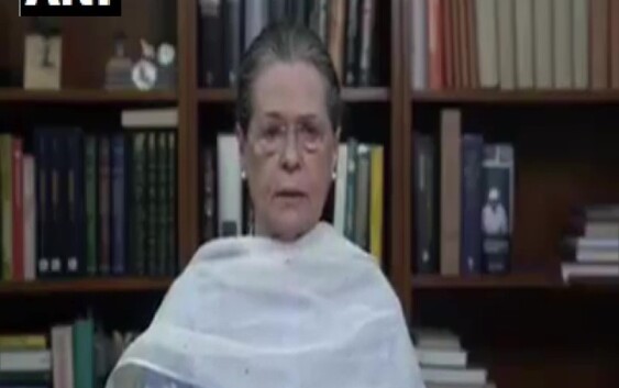 सोनिया गांधी ने कहा हाथरस की निर्भया की मृत्यु नहीं हुई है उसे मारा गया है - एक निष्ठुर सरकार द्वारा