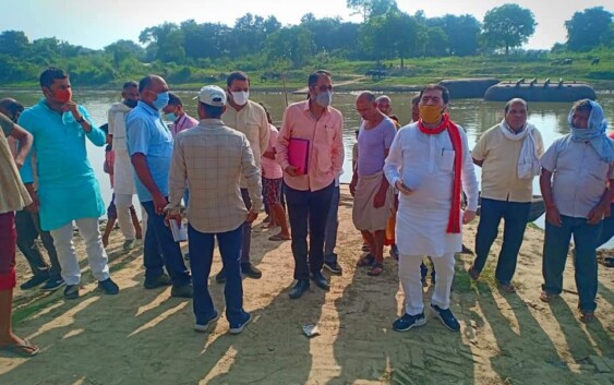 दरियाबाद के विधायक सतीश शर्मा की मेहनत लाई रंग सिल्हौर घाट पर जल्द शुरू होगा पुल का निर्माण कार्य