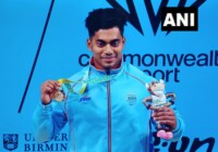 कॉमनवेल्थ गेम्स में अचिंता शुली ने पुरुषों के 73 किग्रा वर्ग में भारत के लिए तीसरा भारोत्तोलन स्वर्ण पदक जीता