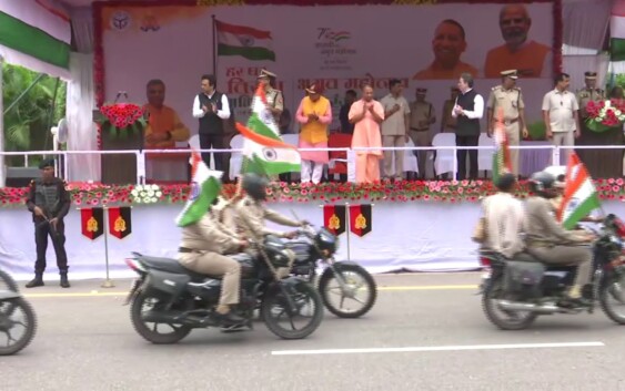 योगी आदित्यनाथ ने 'तिरंगा बाइक रैली' को हरी झंडी दिखाई