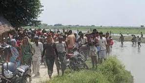 हरदोई जिले में लोगों से भरी ट्रैक्टर-ट्रॉली गर्रा नदी में गिरी कई लोग लापता