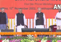 प्रधानमंत्री ने विशाखापत्तनम आंध्र प्रदेश में अनेक परियोजनाओं का शिलान्यास किया